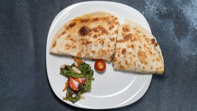 Quesadilla Suiza.